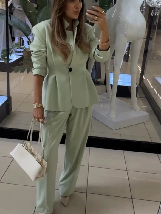 Zdjęcie produktu Eleganckie spodnie z zakładkami STACI - matcha  magmac 