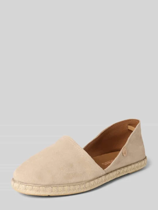 Zdjęcie produktu Espadryle ze skóry z naszywką z logo model 'CARMEN' Verbenas Piaskowy