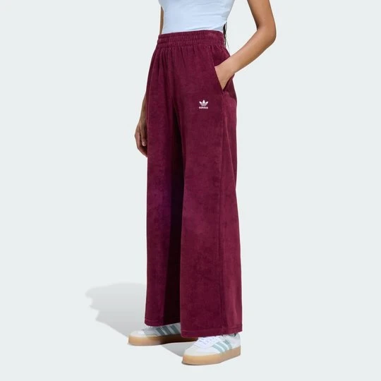 Zdjęcie produktu ESSENTIALS CHENILE TRACK Joggers Adidas bordowy