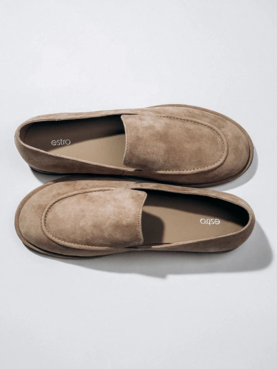 Zdjęcie produktu Estro: Beżowe loafersy damskie z weluru naturalnego na płaskiej podeszwie