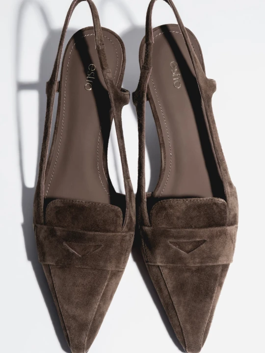 Zdjęcie produktu Estro: Ciemnobrązowe czółenka - slingbacki z weluru naturalnego na obcasie typu kitten heel brązowy