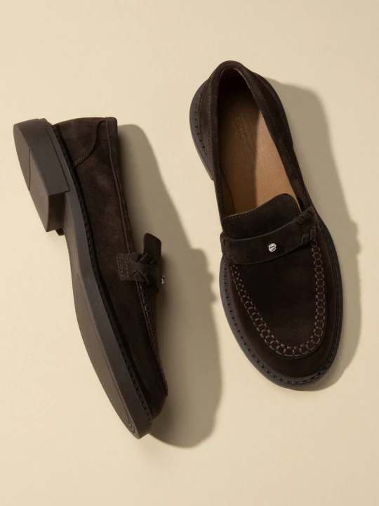 Zdjęcie produktu Estro: Czekoladowe loafersy damskie typu Penny z włoskiego weluru naturalnego Premium ciemnobrązowy