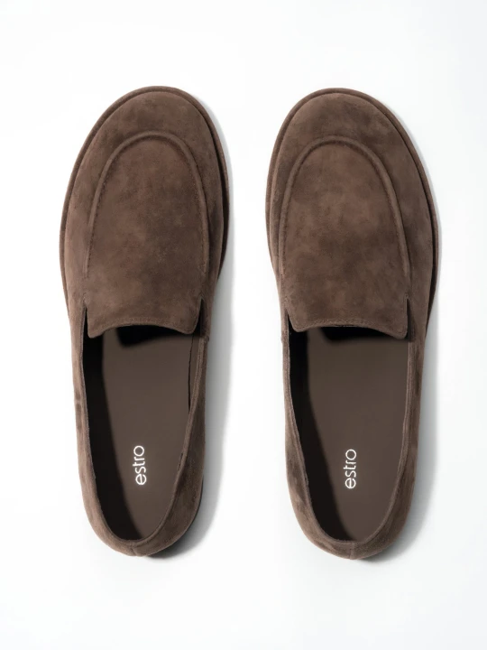 Zdjęcie produktu Estro: Ciemnobrązowe loafersy damskie z weluru naturalnego na płaskiej podeszwie brązowy