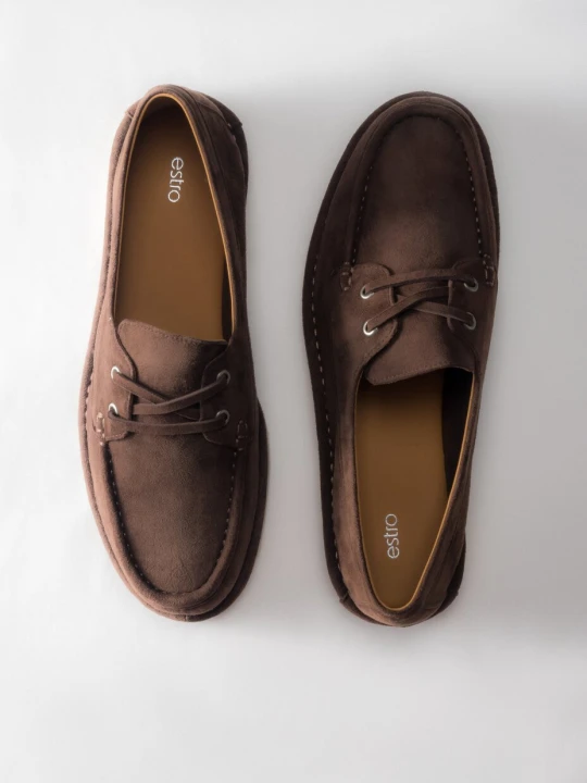 Zdjęcie produktu Estro: Ciemnobrązowe sznurowane loafersy damskie z weluru w stylu żeglarskim brązowy