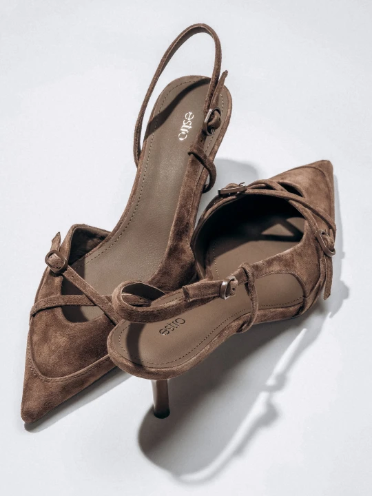 Zdjęcie produktu Estro: Ciemnobrązowe welurowe czółenka typu slingback na niskim obcasie ciemnobrązowy