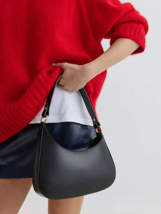Zdjęcie produktu Estro: Czarna torebka damska typu shoulder bag z włoskiej skóry naturalnej Premium