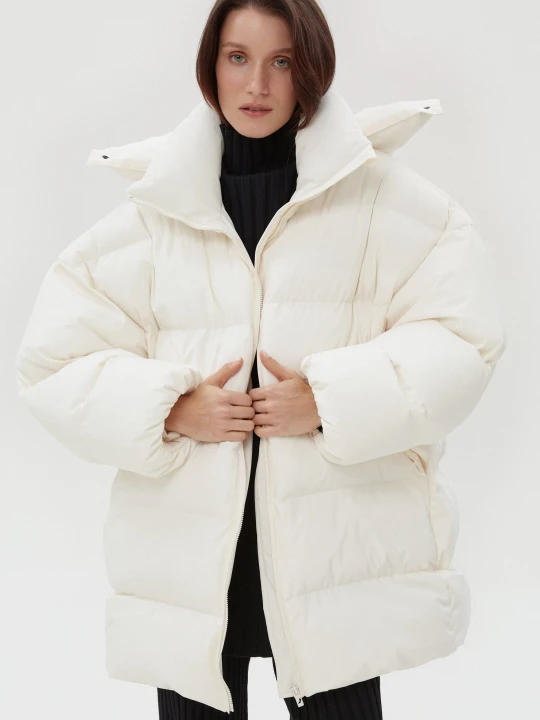 Zdjęcie produktu Estro: Jasnobeżowa pikowana kurtka damska oversize typu puffer z wysokim kołnierzem beżowy