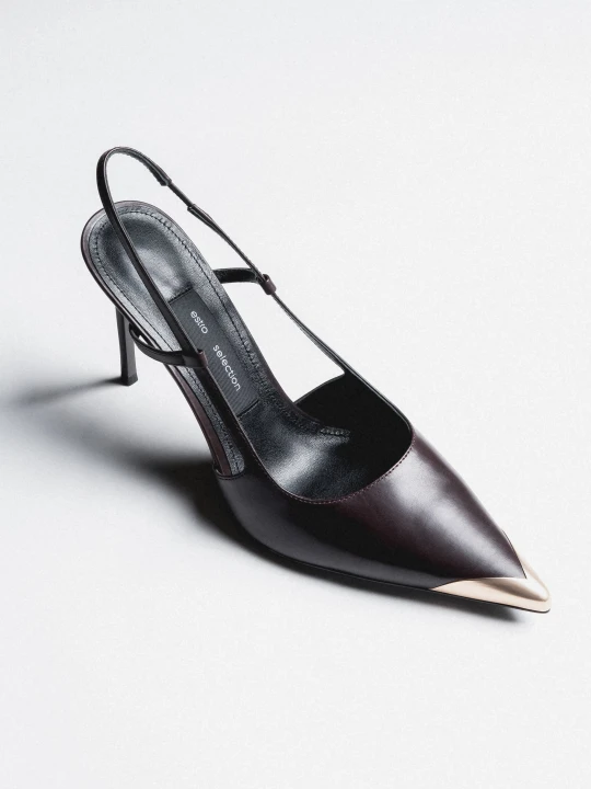 Zdjęcie produktu Estro Selection: Ciemnobrązowe skórzane czółenka typu slingback w szpic ze złotym noskiem ciemnobrązowy