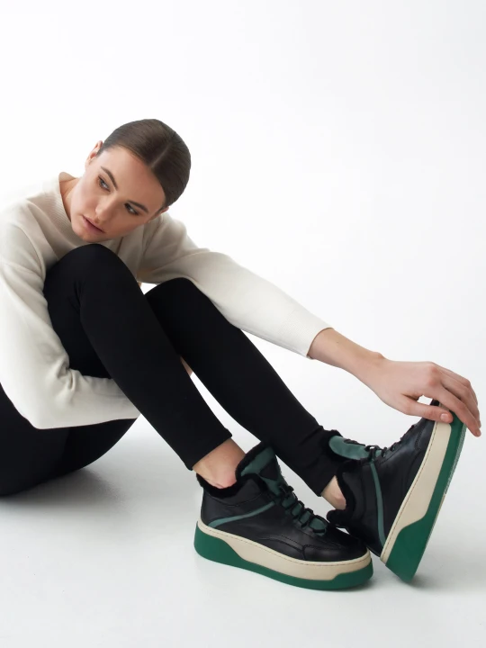 Zdjęcie produktu Estro: Zielone zimowe sneakersy damskie z futerkiem czarny