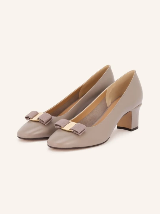 Zdjęcie produktu Ferragamo Czółenka Vara beige
