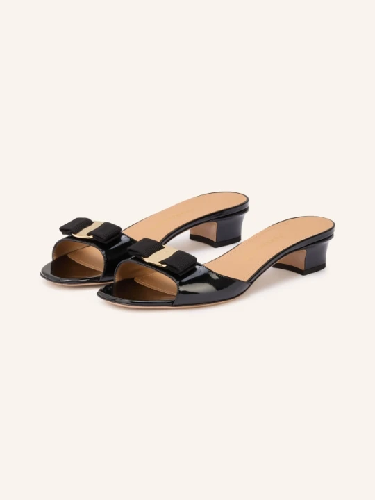 Zdjęcie produktu Ferragamo Klapki New Vara schwarz CZARNY