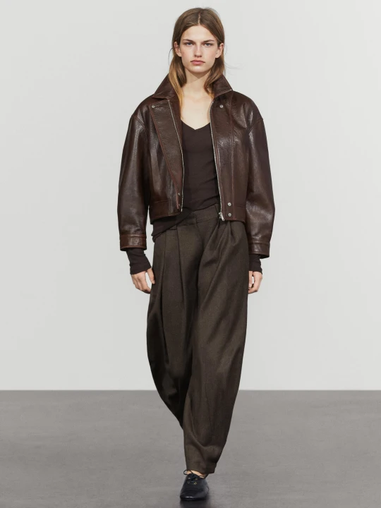 Zdjęcie produktu Flanelowe Spodnie Z Zakładkami I Zamszowym Detalem Przy Dole - Brązowy - Massimo Dutti - Female
