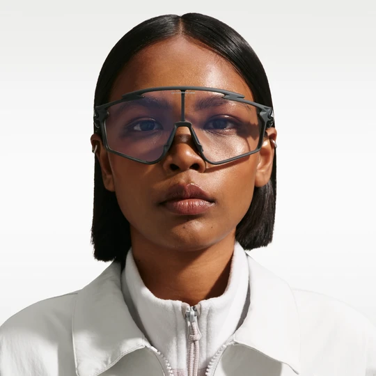 Zdjęcie produktu Fotochromowe okulary przeciwsłoneczne Nike ACG Vista Vert - Szary
