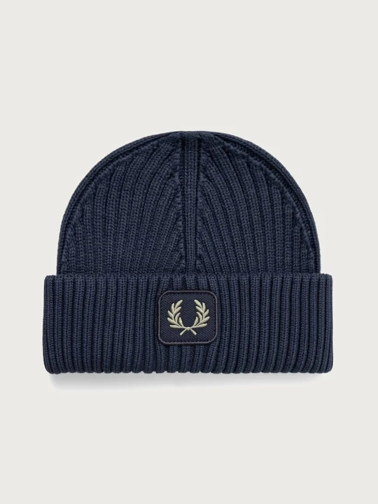 Zdjęcie produktu Fred Perry czapka beanie bawełniana granatowy