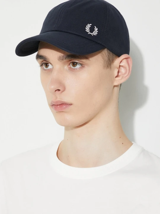 Zdjęcie produktu Fred Perry czapka z daszkiem bawełniana Pique Classic Cap granatowy
