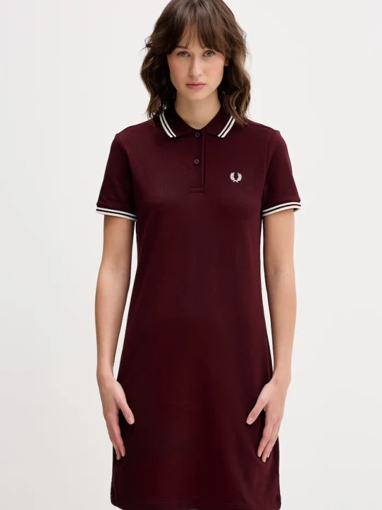 Zdjęcie produktu Fred Perry sukienka bawełniana z elastanem bordowy
