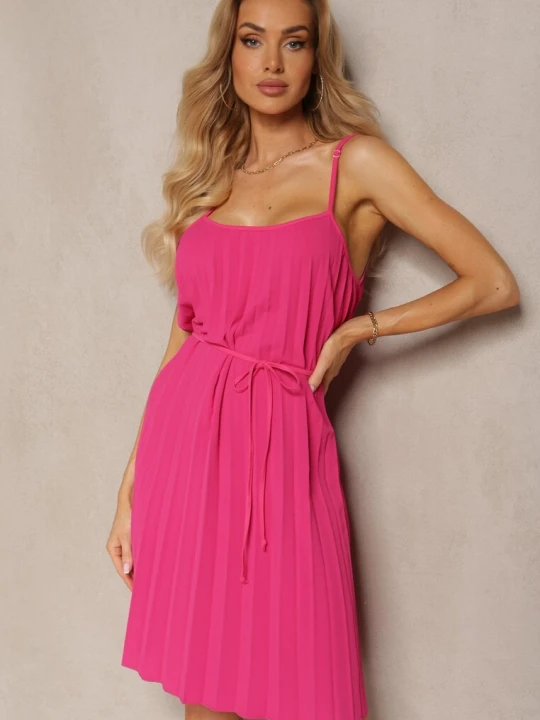 Zdjęcie produktu Fuksjowa Rozkloszowana Sukienka na Regulowanych Ramiączkach z Materiałowym Paskiem Liavara Fashion Fuksjowy