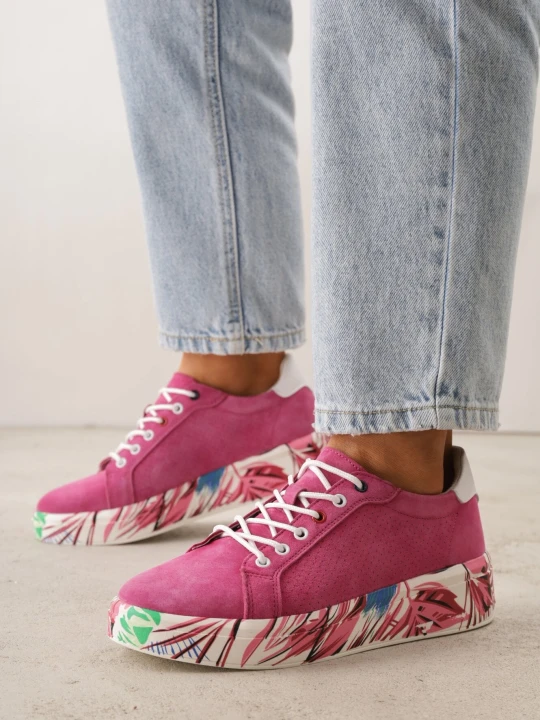 Zdjęcie produktu Fuksjowe Sneakersy ze Skóry Naturalnej z Perforacją i Motywem Piór Riosinda Goodin Różowy