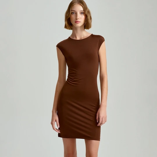 Zdjęcie produktu Gładka sukienka mini bodycon brązowa House