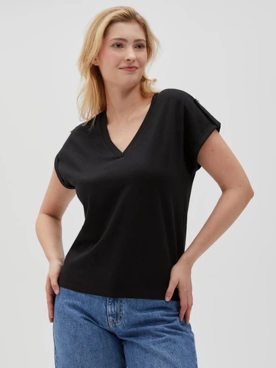 Zdjęcie produktu Gładki t-shirt z dekoltem w serek czarny Moodo