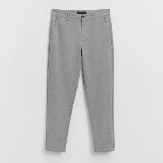 Zdjęcie produktu Gładkie spodnie chino fit grafitowe House ciemnoszary