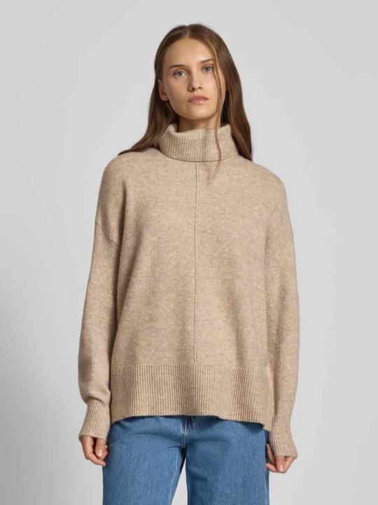 Zdjęcie produktu Sweter z golfem krój regular fit z dodatkiem wełny model „MALOU” Pieces Écru