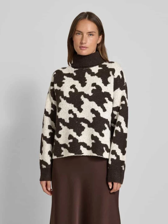 Zdjęcie produktu Golf o kroju regular fit ze wzorem na całej powierzchni model ‘HURLEY’ Vero Moda Czekoladowy