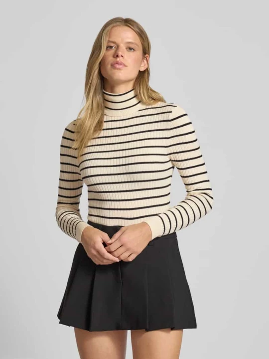 Zdjęcie produktu Golf o kroju slim fit z mieszanki wiskozy model ‘KAROL’ Only Złamany biały