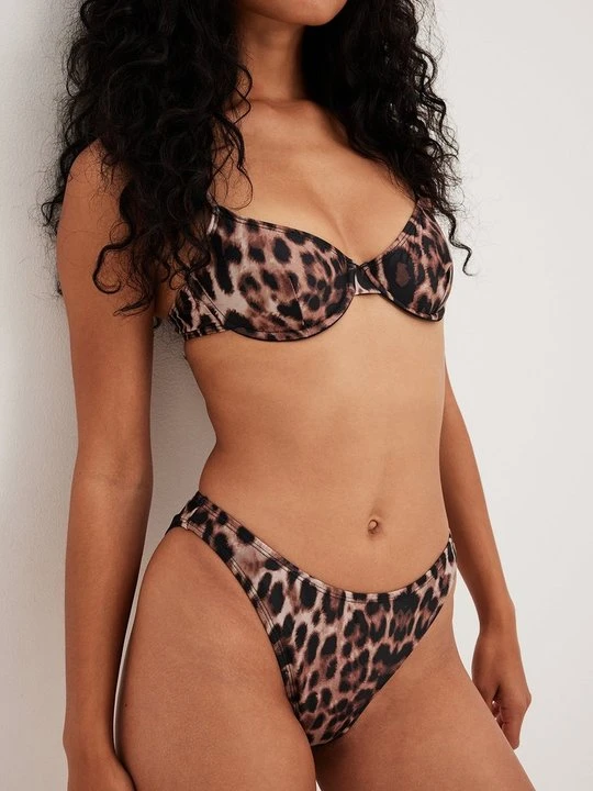 Zdjęcie produktu Góra od bikini NA-KD ciemnobrązowy