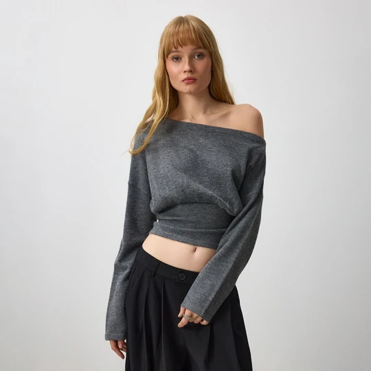 Zdjęcie produktu Grafitowy sweter z dekoltem one shoulder House ciemnoszary