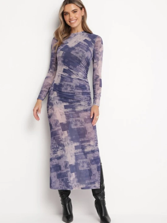 Zdjęcie produktu Granatowa Dopasowana Sukienka Maxi w Fantazyjny Print Sartine By Swan