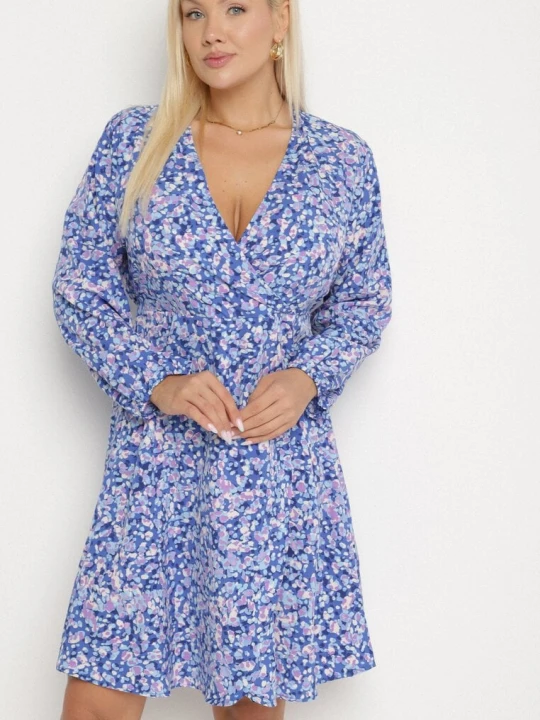 Zdjęcie produktu Granatowa Kopertowa Sukienka Midi w Kwiaty z Gumką w Pasie i Głębokim Dekoltem Donata Christy
