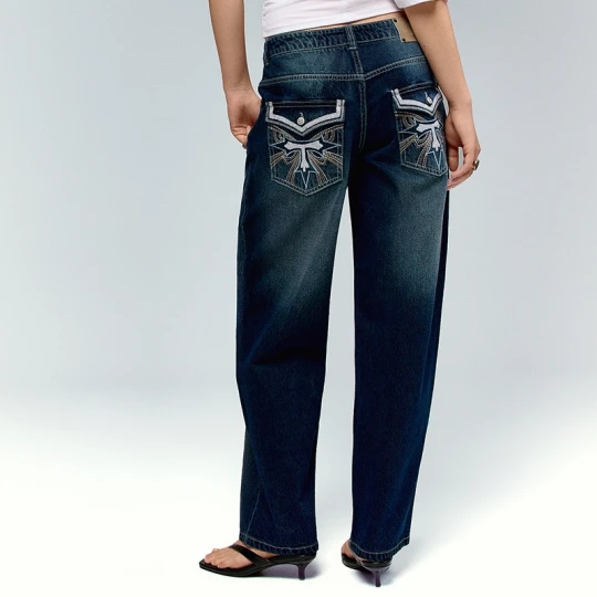 Zdjęcie produktu Granatowe jeansy baggy fit z ozdobnymi kieszeniami House