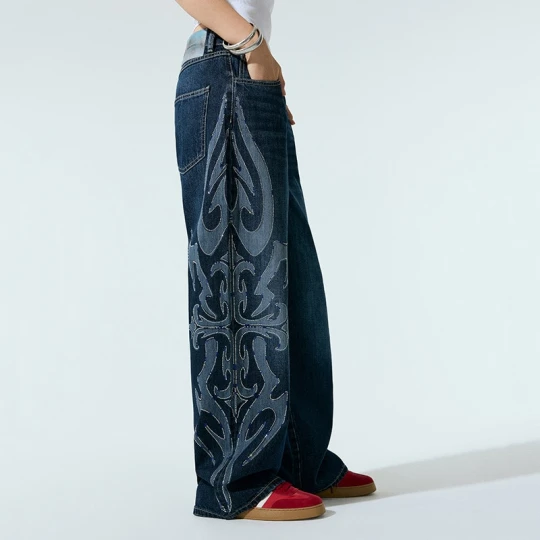 Zdjęcie produktu Granatowe jeansy baggy z motywem tribal House