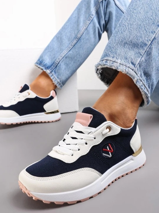 Zdjęcie produktu Granatowe Sneakersy z Haftowaną Naszywką i Metaliczną Wstawką Elnara