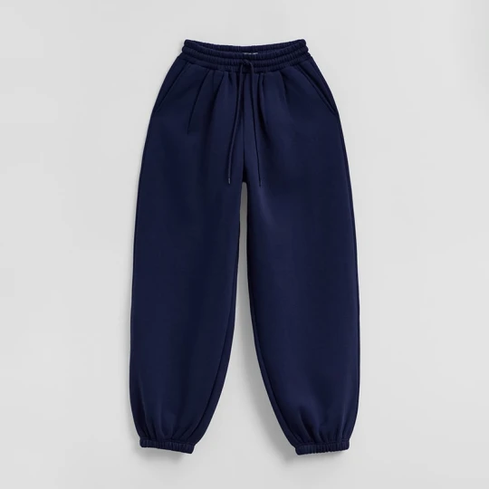 Zdjęcie produktu Granatowe spodnie dresowe basic o kroju jogger House