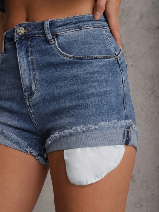 Zdjęcie produktu Granatowe Szorty Denimowe High Waist z Efektem Push-Up i Asymetrycznymi Nogawkami Zilisea Redseventy