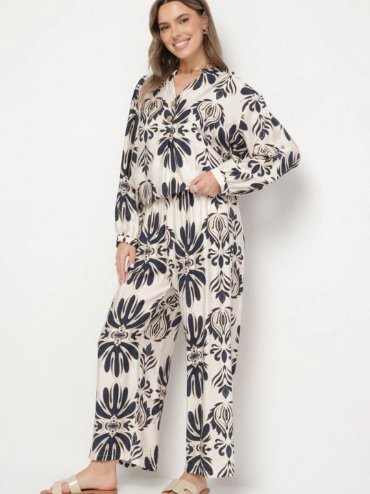 Zdjęcie produktu Granatowo-Beżowy Komplet z Wiskozą w Etniczny Wzór Długa Koszula i Szerokie Spodnie Rindira M&d Fashion
