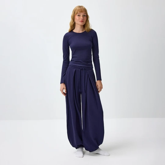 Zdjęcie produktu Granatowy komplet dzianinowy loungewear House