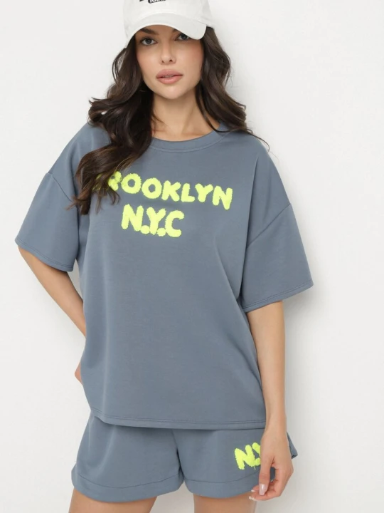 Zdjęcie produktu Granatowy Komplet Oversize z Wiskozą T-shirt i Szorty z Nadrukiem Liravella Jumelle