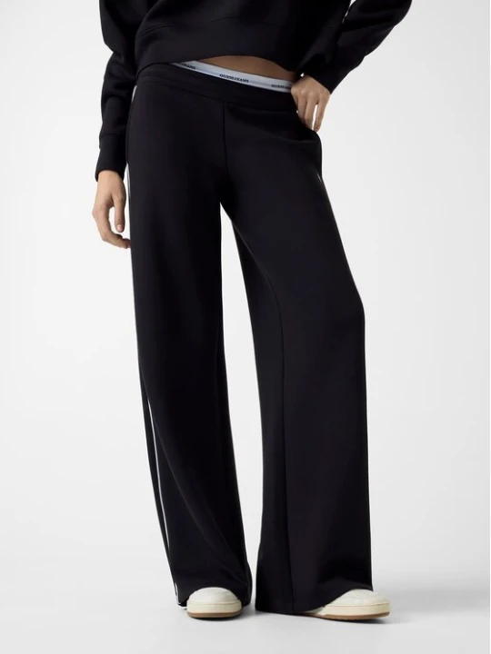 Zdjęcie produktu Guess Jeans Spodnie dresowe W6RB43 KD122 Czarny Regular Fit