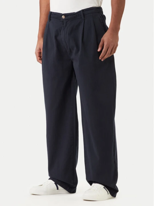 Zdjęcie produktu Guess Jeans Spodnie materiałowe M6RB59 WGCV1 Granatowy Relaxed Fit