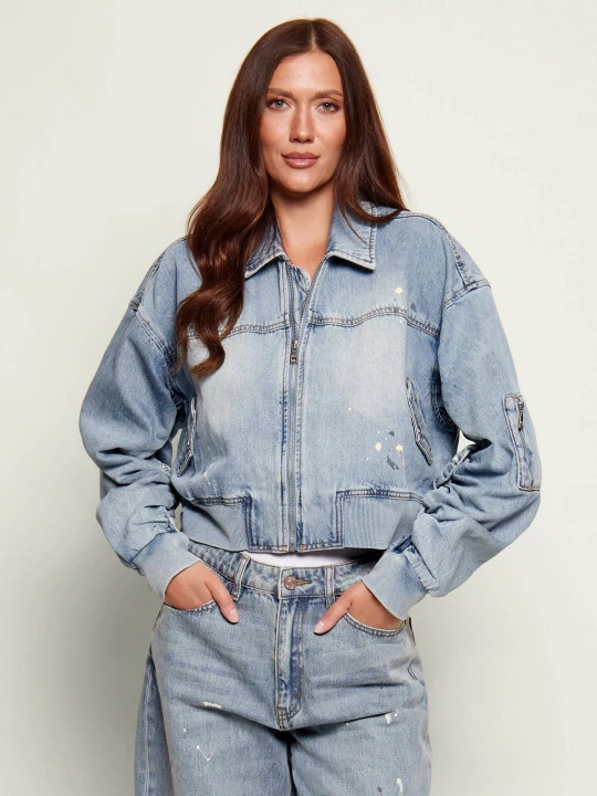 Zdjęcie produktu GUESS Jeansowa kurtka bomber ANNA | Cropped Fit błękitny