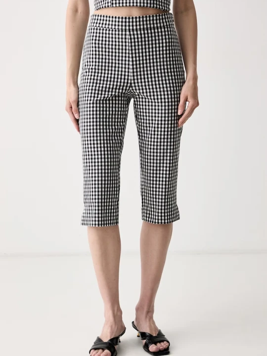 Zdjęcie produktu Guess spodnie capri damskie z bawełną MARILYN MONROE czarny