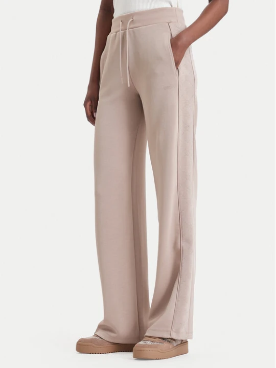 Zdjęcie produktu Guess Spodnie dresowe V6BB20 K6366 Beżowy ciemny Regular Fit