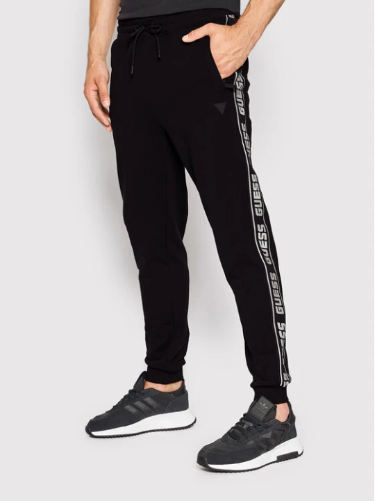 Zdjęcie produktu Guess Spodnie dresowe Z2YB19 K6ZS1 Czarny Regular Fit