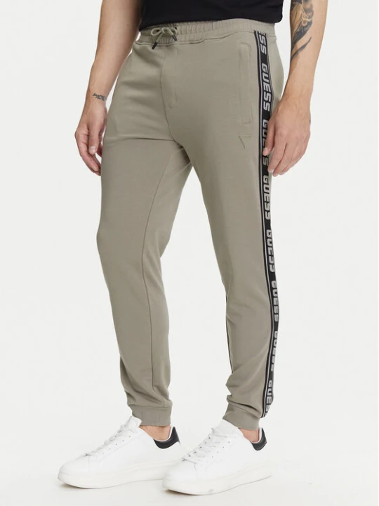 Zdjęcie produktu Guess Spodnie dresowe Z2YB19 K6ZS1 Khaki Regular Fit