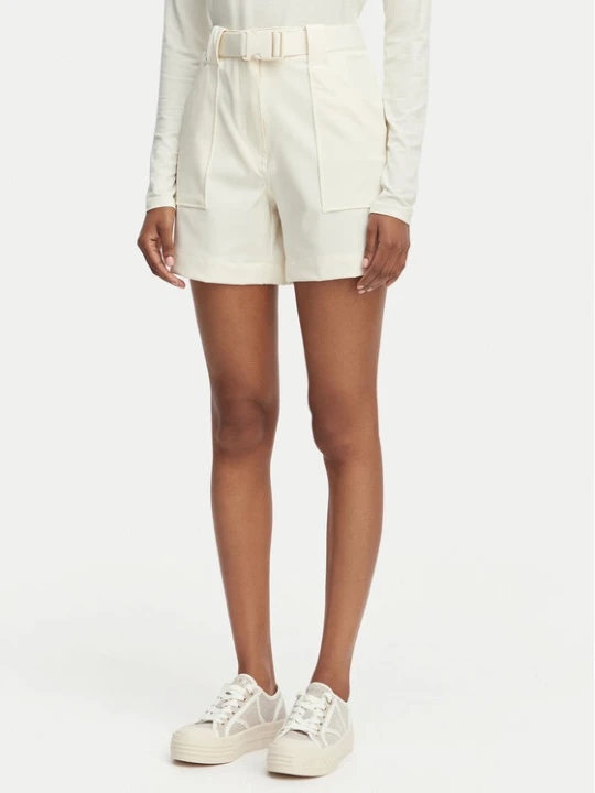 Zdjęcie produktu Guess Szorty materiałowe W6GD01 W1415 Kremowy Regular Fit