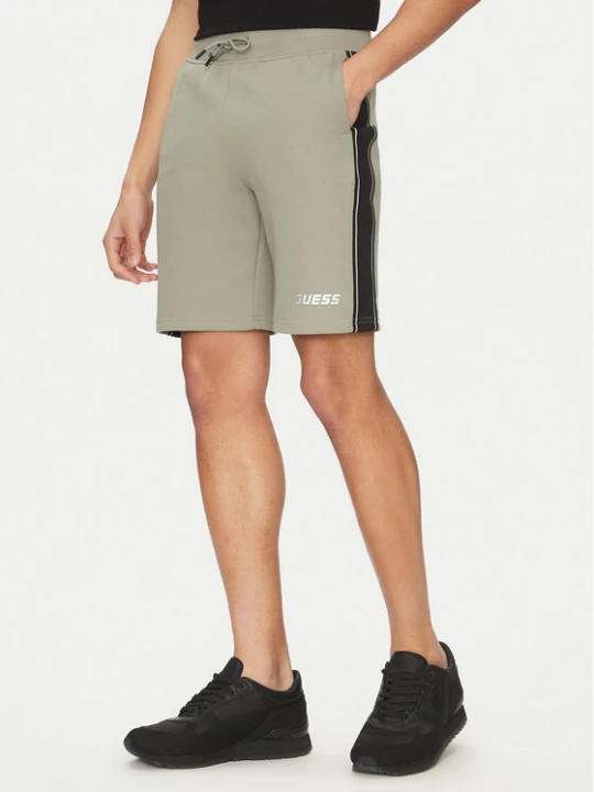 Zdjęcie produktu Guess Szorty materiałowe Z4RD04 KB3P2 Zielony Regular Fit