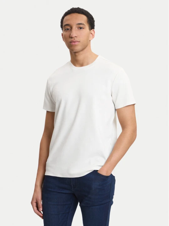 Zdjęcie produktu Guess T-Shirt M6GP26 K3177 Écru Regular Fit Kremowy